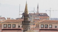 İNŞAAT İSKELESİ - Minarede Tehlikeye Meydan Okuyorlar