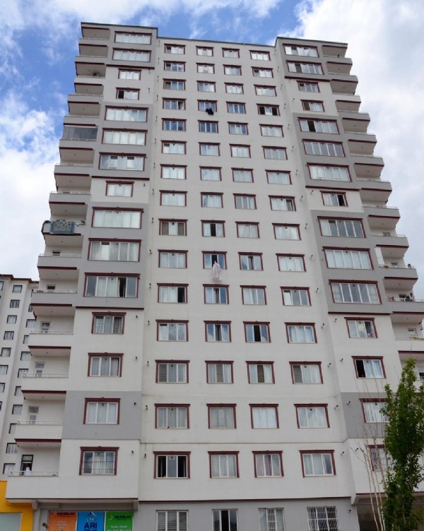 12. kattan düşen bebek öldü