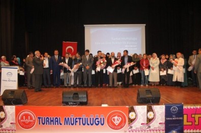 Aile Okulu'na Katılan 100 Kişiye Belge