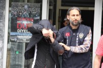 UNKAPANı - Arkadaşını Bıçakladı