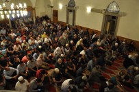 Asırlık Cami Miraç Kandilinde Doldu Taştı