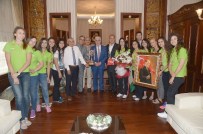 SEYFETTİN YILMAZ - Başkan Sözlü'den Şampiyon Kızlara Altın Ödül
