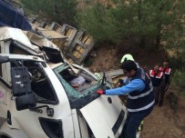 Çal'da Tır Devrildi Açıklaması 1 Ölü