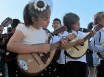 MUSTAFA ERKAYıRAN - Çamurla Hayallerini Şekillendirdiler