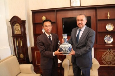 Çin Büyükelçisi Yu Hong Yang'tan, Vali Özdemir'e Ziyaret