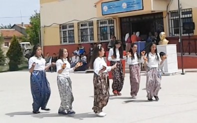 Ertelenen Etkinlikte Şalvarlı Gösteri