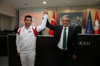 Karşıyakalı Demir Tarih Yazdı