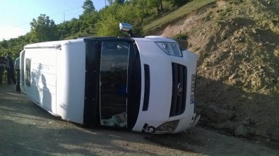 Öğrenci servisi devrildi: 6 yaralı