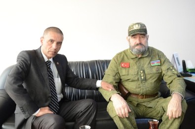 Obama Ve Fidel Castro'nun Benzerleri Azerbaycan'da Buluştu