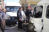 Samsun'da İki Minibüs Çarpıştı Açıklaması 5 Yaralı