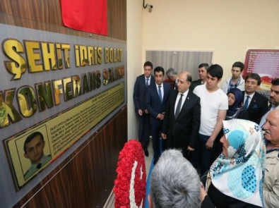 Şehidin İsmi Konferans Salonuna Verildi