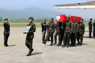 Şehidin Kız Kardeşinden Ağıt