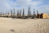 SUDURAĞı - Üç Bin Kişilik Spor Salonu Yükselmeye Devam Ediyor