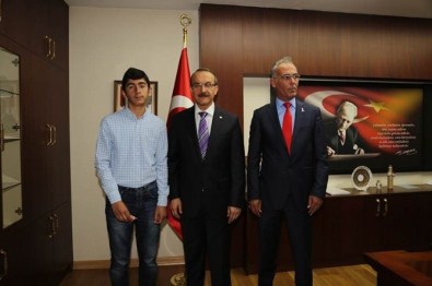 Başarılı Öğrenciler Ödüllendirildi