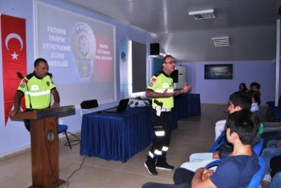 Fethiye'de Öğrencilere Motor Kullanımı Anlatıldı