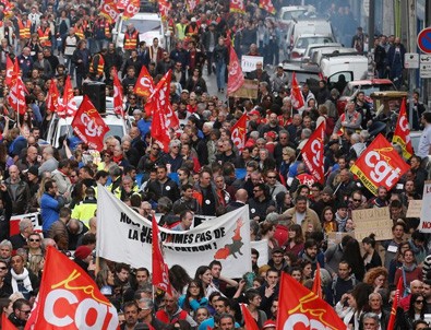 Fransa dev grev dalgasıyla karşı karşıya