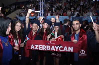 Her Yaştan Öğrenci Mezuniyet Coşkusu Yaşadı