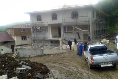 Köyüne 1 Milyon TL Harcayarak Cami Yaptırıyor