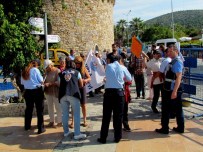 KAMU YARARı - Polis Bariyerleri Arasında Müzikli Res Gösterisi