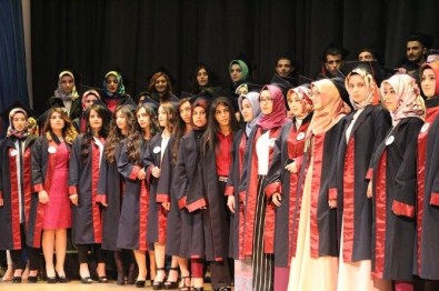 Sağlık Bilimleri Fakültesi'nden Mezuniyet Töreni