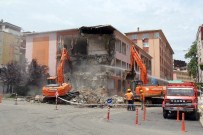 TARİHİ BİNA - Tarihi Bina Yıkıldı
