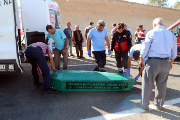 Kamyon 'Ölüm Virajı'nda Devrildi: 2 Ölü, 1 Yaralı