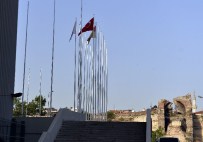 ABDİ İPEKÇİ - Abdi İpekçi'de Fener bayrağı asılmadı