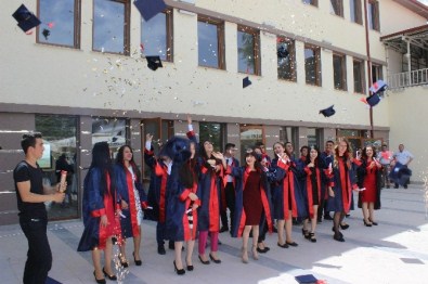 Beylikova'da Lise Öğrencilerinin Mezuniyet Sevinci