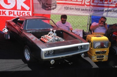 Gerçek Araba Fiyatına Maket Araba