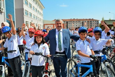 Körfez'de Bisiklet Dağıtım Coşkusu