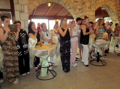 Ünlü Kuaför Hem Öğretti, Hem Şov Yaptı