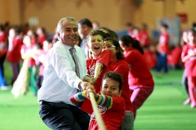 Çocuklar, Şenlikte Doyasıya Eğlendi