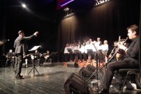 AYDıN KÜLTÜR MERKEZI - Efeler 'Yüreğimizden Ezgilerle' Coştu