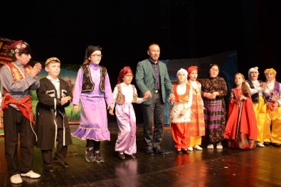 İzmit Belediyesi Drama Okulu Öğrencilerinden Tiyatro Şenliği