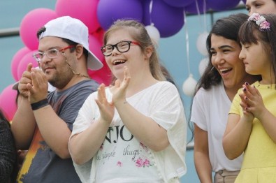 Üniversitelilerden Down Sendromlulara Özel Festival