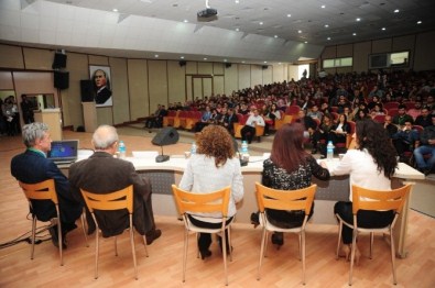 YYÜ'de 'Edebiyat, Kültür Ve Dil' Paneli