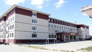 Kendisini Okula Almayan Güvenlikçiyi Vurdu