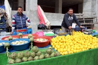SEMT PAZARI - Terör Ve Kredi Kartı Kullanımı Pazarcı Esnafını Olumsuz Etkiliyor