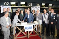 TURİST KAFİLESİ - Turistleri Şaşkına Çeviren Karşılama