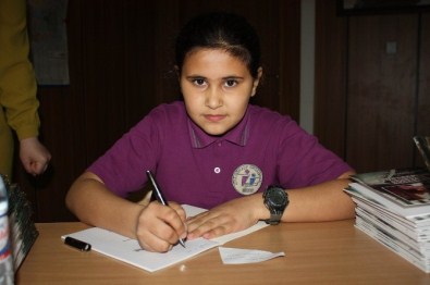 800 Kitap Okuyan 11 Yaşındaki Elif Sude Kitap Yazdı