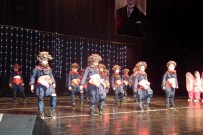 AYDıN KÜLTÜR MERKEZI - Anasınıfı Miniklerinden Renkli Mezuniyet Gecesi