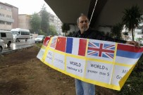 Antalyalı Aktivist, 'Tarafımız Belli Olsun' Deyip TEK Kişilik Eylem Yaptı