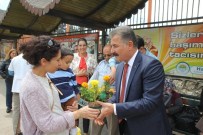 Başkan Tuna, Annelere 50 Bin Çiçek Dağıttı