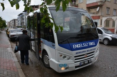 İzmir'de Engelleri Ortadan Kaldıran Taksi