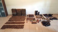 ELEKTRİK KABLOSU - Şemdinli'de Çok Sayıda Silah Ve Mühimmat Ele Geçirildi