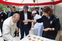 TRAFİK TESCİL - Trafik Polisleri Şehitler İçin Lokma Dağıttı