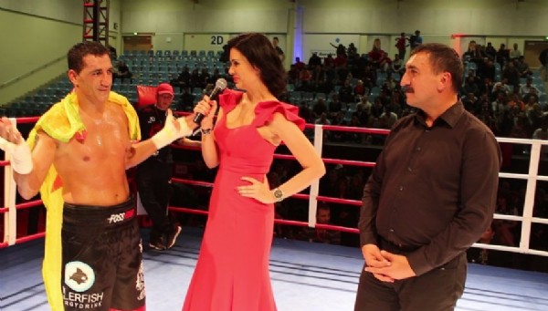 Demirtaş boks maçı izlemek için Almanya'ya gitti