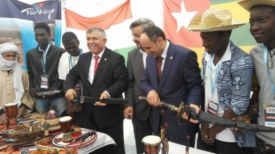 2 Bin Öğrenci Dünya Barışına Örnek Oldu