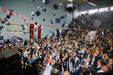 Bayburt Üniversitesinde Mezuniyet Sevinci Yaşandı