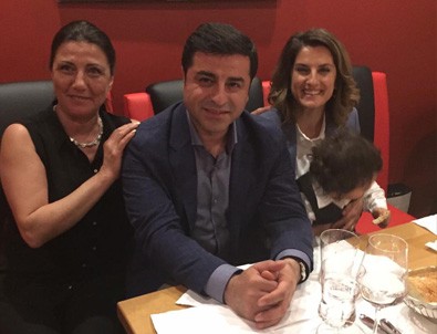 Demirtaş boks maçı izlemek için Almanya'ya gitti